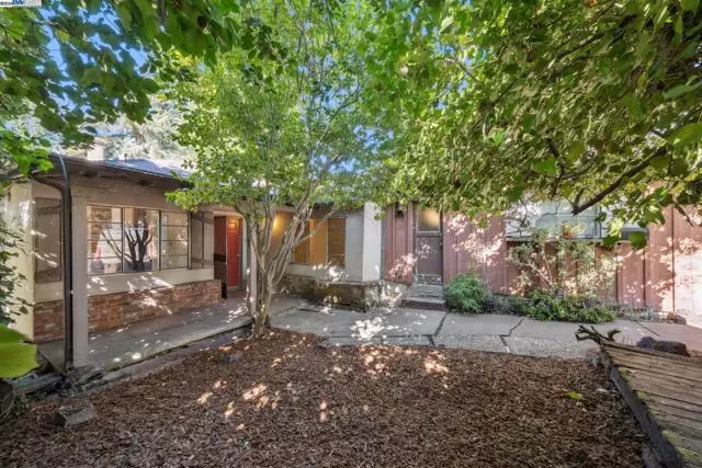 Berkeley, CA 94708,1098 EUCLID AVENUE