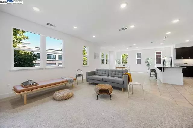 Alameda, CA 94501,2729 5Th St