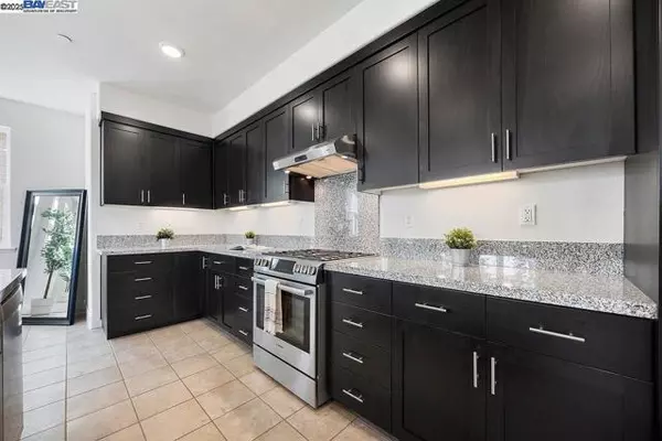 Alameda, CA 94501,2729 5Th St