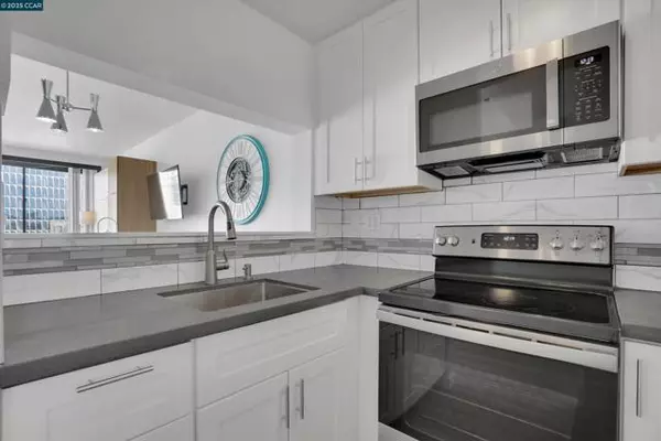 San Francisco, CA 94107,300 3rd St