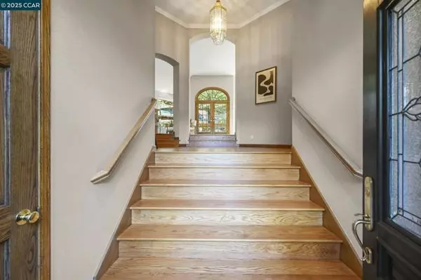 Martinez, CA,808 Roberts CT