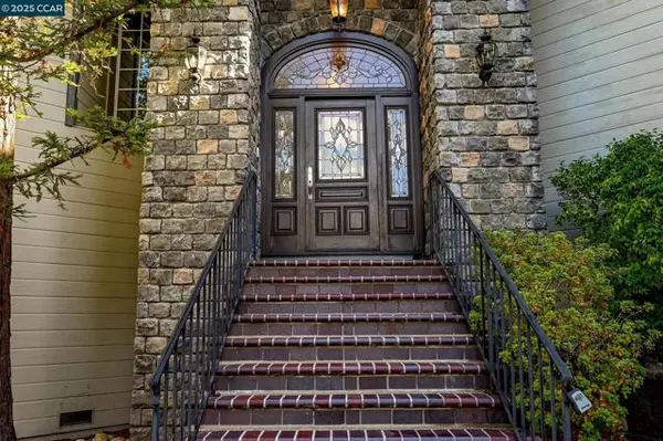 Martinez, CA,808 Roberts CT