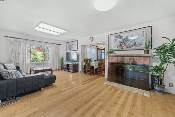 San Leandro, CA 94577,937 Helen Ave