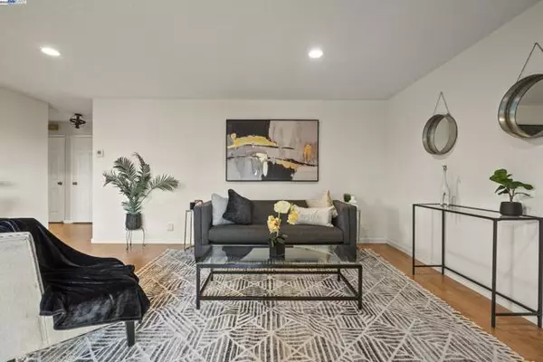 Hayward, CA 94546,21071 Gary Dr