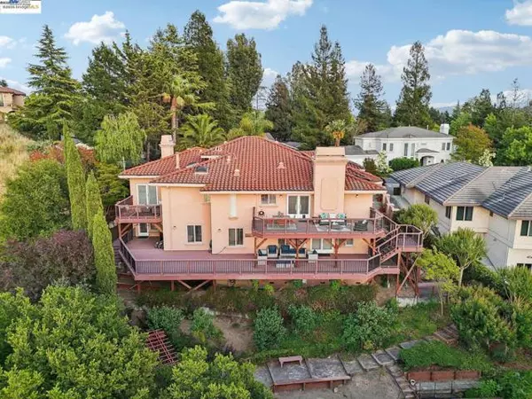 Castro Valley, CA 94552,20340 Hunters Knls