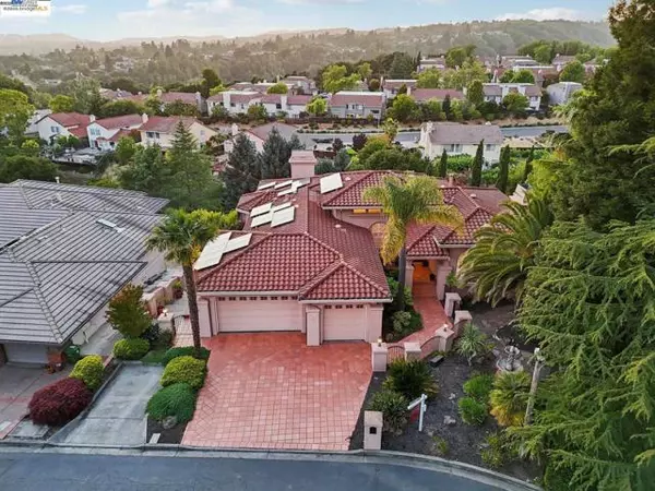 Castro Valley, CA 94552,20340 Hunters Knls