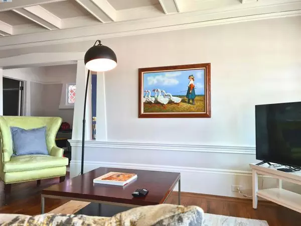 Alameda, CA 94501,3103 Central