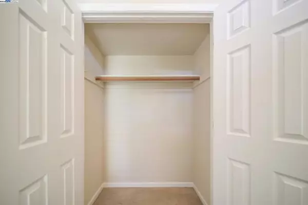 Walnut Creek, CA 94595,1221 Oakmont Drive