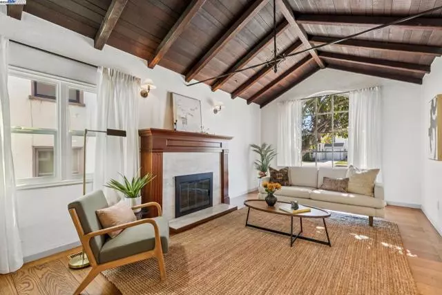 Alameda, CA 94501,2829 Otis Dr