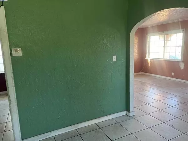 Oakland, CA 94621,5553 Harvey Ave