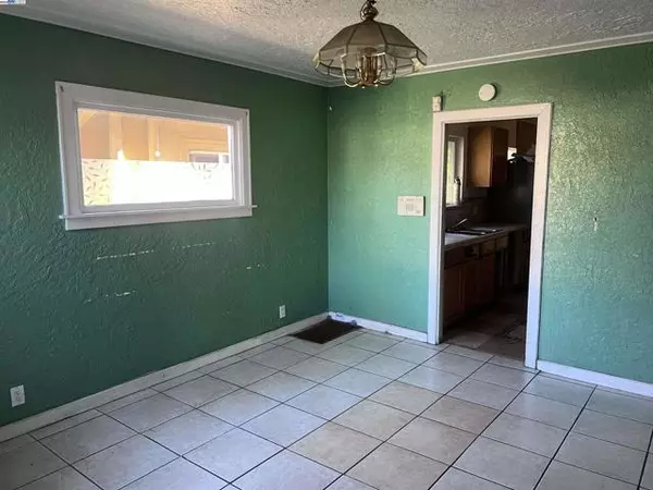 Oakland, CA 94621,5553 Harvey Ave