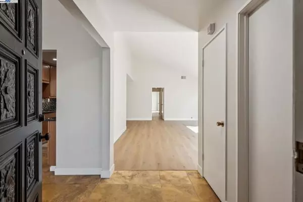 Alameda, CA 94502,1042 Mangrove Ln