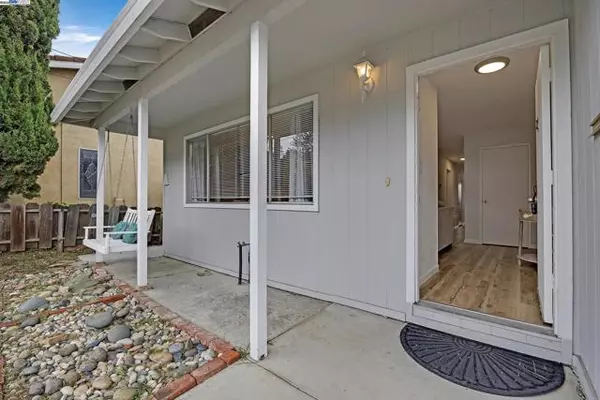 Castro Valley, CA 94546,19464 Yuma St