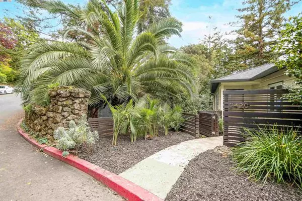 Berkeley, CA,2420 Hillside Ave