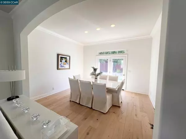 Walnut Creek, CA 94598,401 Silver Hollow Dr.