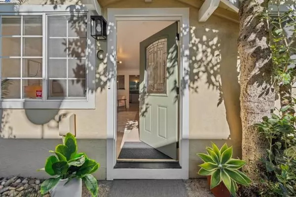 5242 Miles Avenue, Oakland, CA 94618