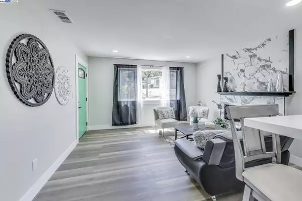 2131 POMONA AVE, Martinez, CA 94553