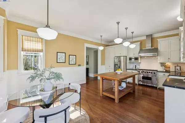 Pleasanton, CA 94566,653 Saint Mary St