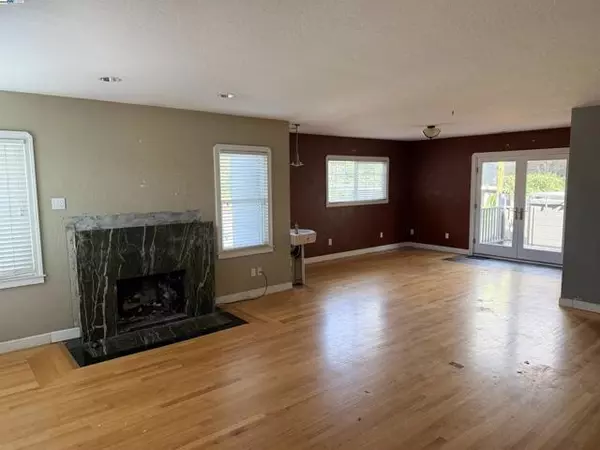 Castro Valley, CA 94546,18338 Redwood Rd