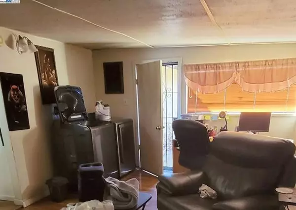 Hayward, CA 94544,27911 Mandarin Ave