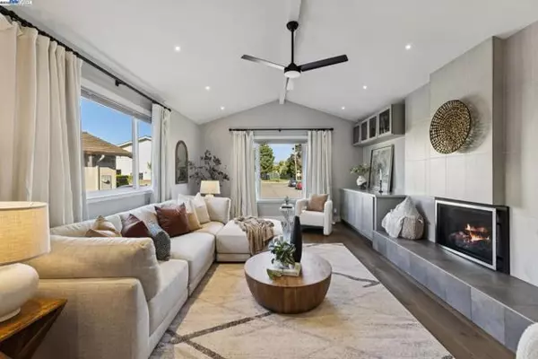 Alameda, CA 94501,927 Fountain St