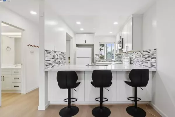 Alameda, CA 94502,3523 Oleander Ave