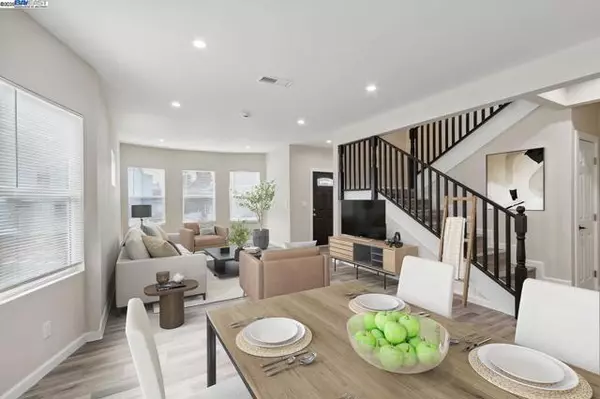 Oakland, CA 94606,842 E 17th St