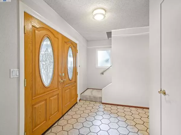 Hayward, CA 94541,1800 Weir Dr