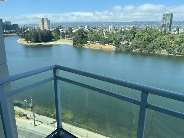 Oakland, CA 94612,1 Lakeside Dr