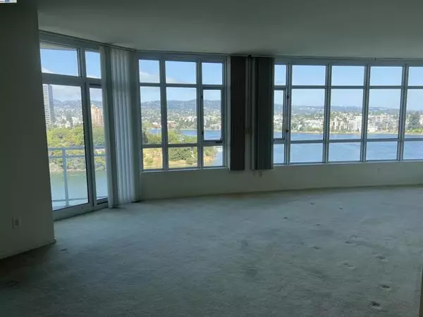 Oakland, CA 94612,1 Lakeside Dr