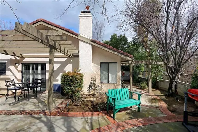 405 Vista Dorado Lane, Oak Park, CA 91377