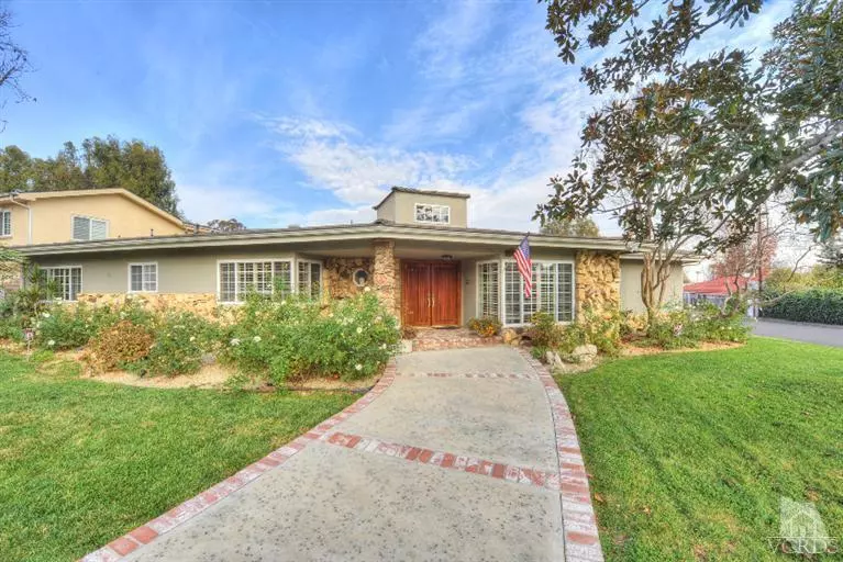 17401 Weddington Street, Encino, CA 91316