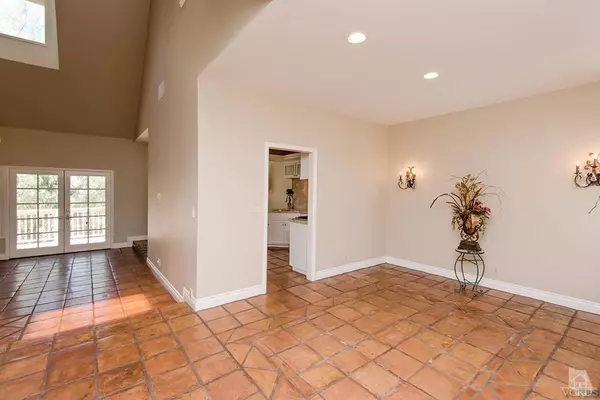 Westlake Village, CA 91361,32142 Canyon Crest Court