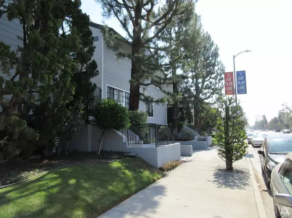 Valley Village, CA 91607,12415 Riverside Drive #3