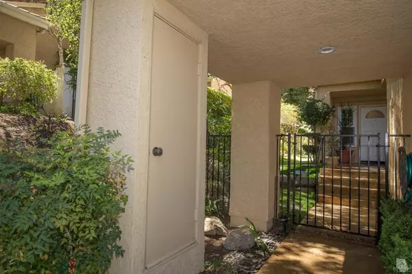 Westlake Village, CA 91362,5639 Roundtree Place