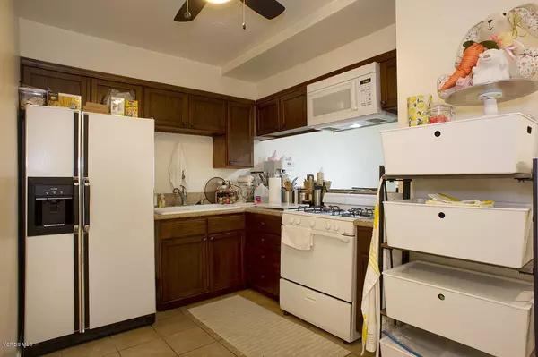 Sherman Oaks, CA 91411,15344 Weddington Street #208