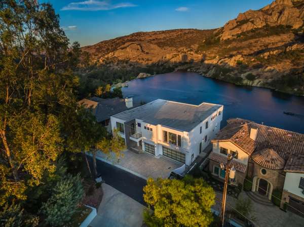 2100 Trentham Road, Lake Sherwood, CA 91361