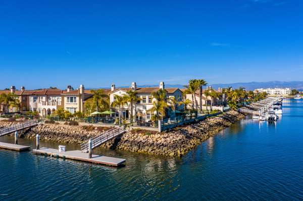 1560 Twin Tides Place, Oxnard, CA 93035