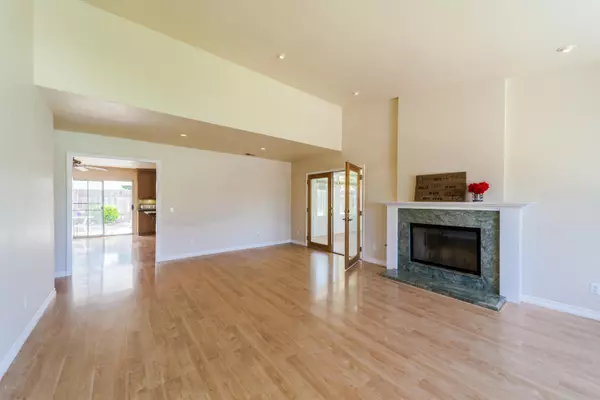 Camarillo, CA 93012,5220 Fernridge Court