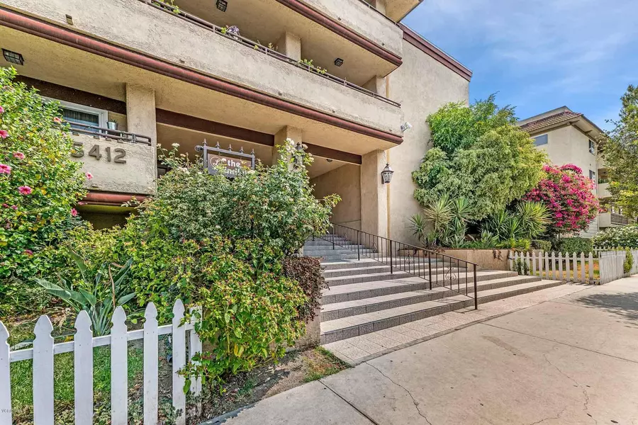 5412 Lindley Avenue #201, Encino, CA 91316