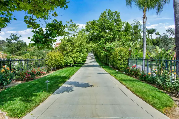 Westlake Village, CA 91362,4738 Golf Course Drive