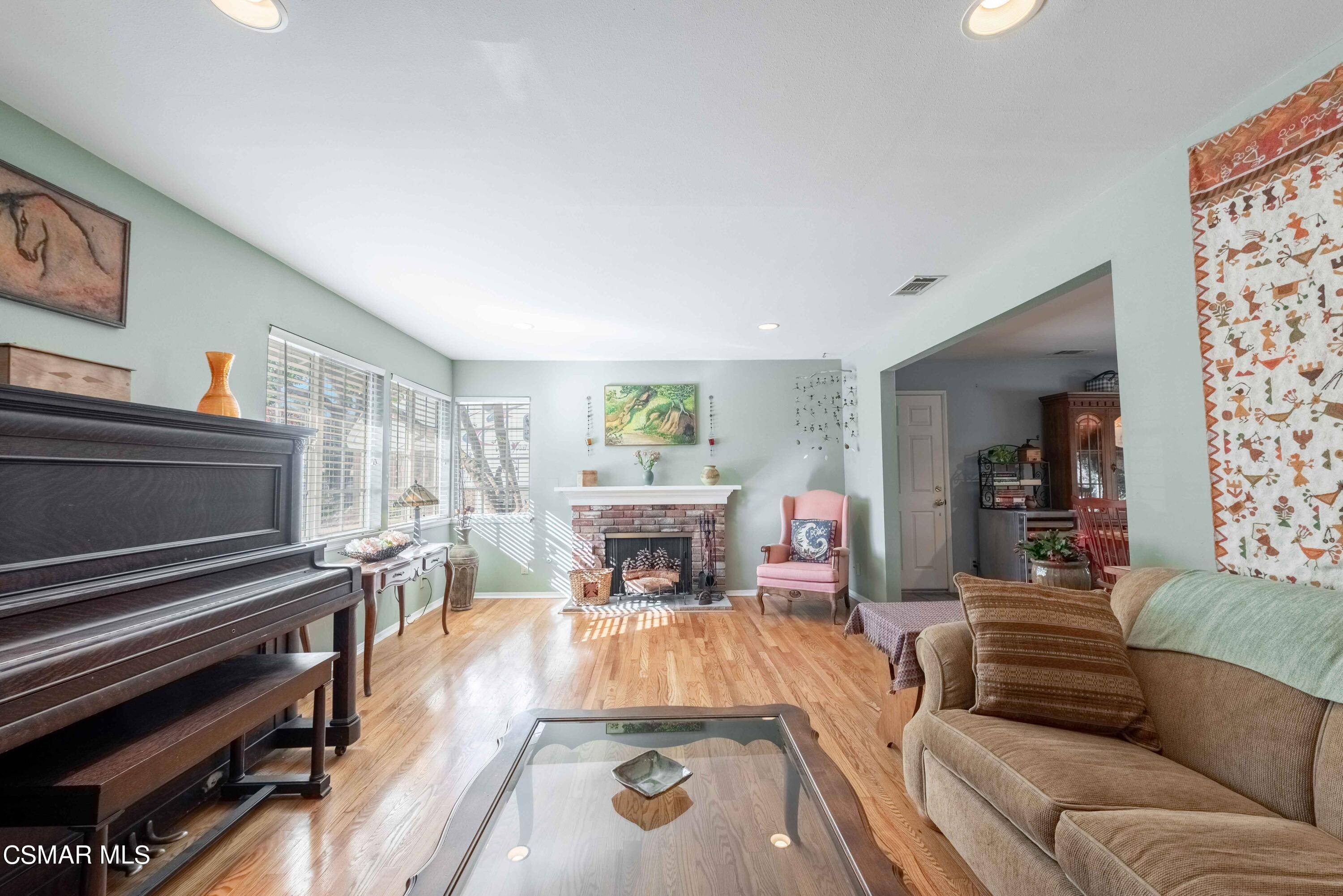 Thousand Oaks, CA 91360,2874 Calle Lacota