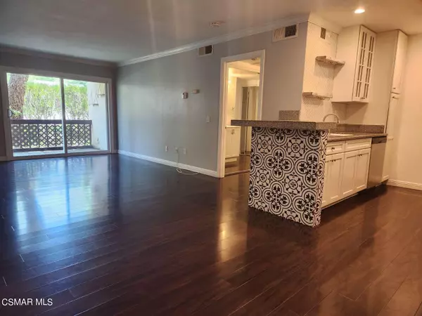 Valencia, CA 91355,23515 Lyons Avenue #129