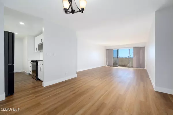 West Hollywood, CA 90069,8400 De Longpre Avenue #313