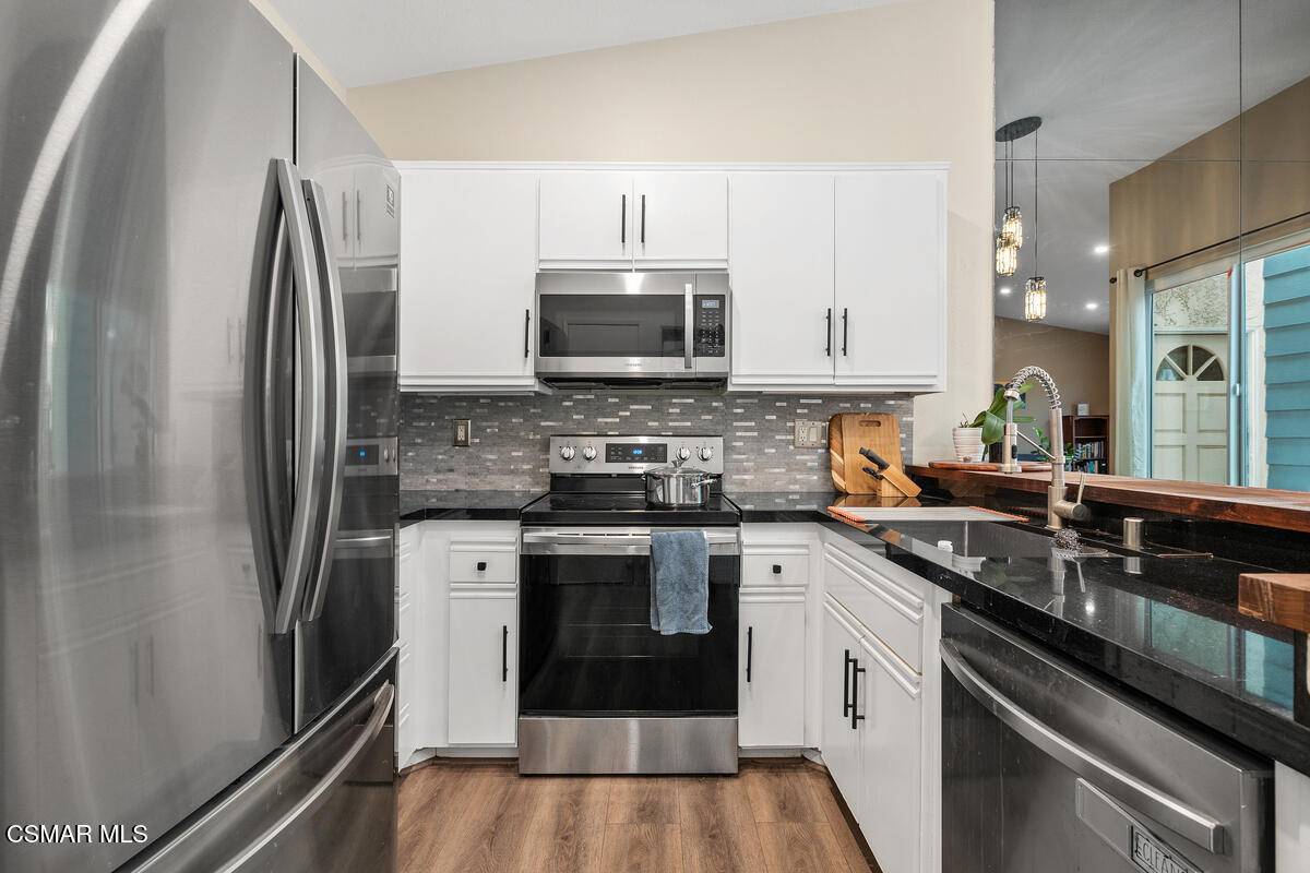Thousand Oaks, CA 91362,2414 Pleasant Way #B