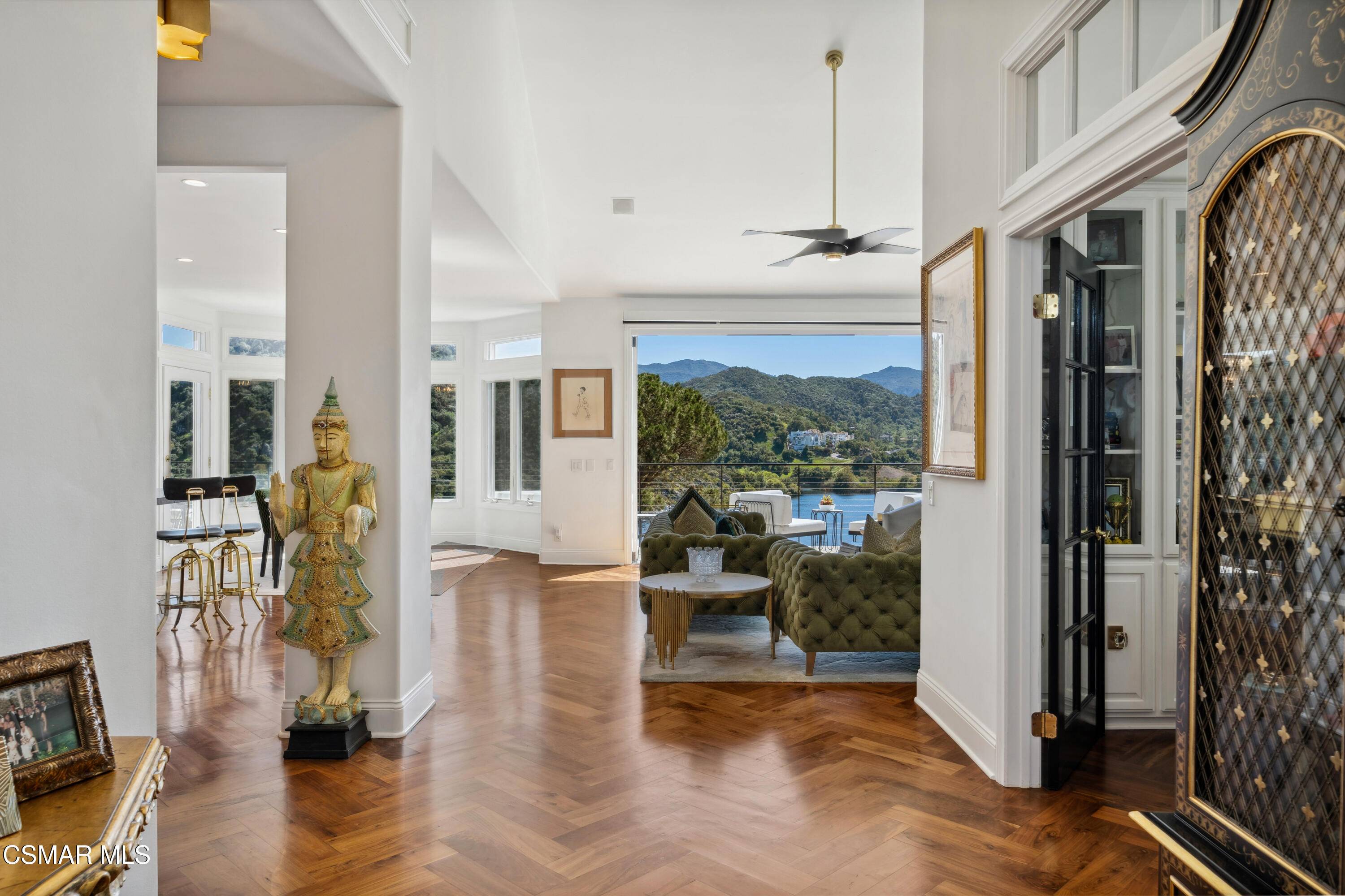 Lake Sherwood, CA 91361,852 Ravensbury Street