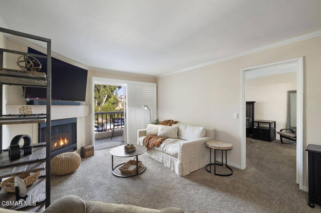 Woodland Hills, CA 91367,5565 Canoga Avenue #205