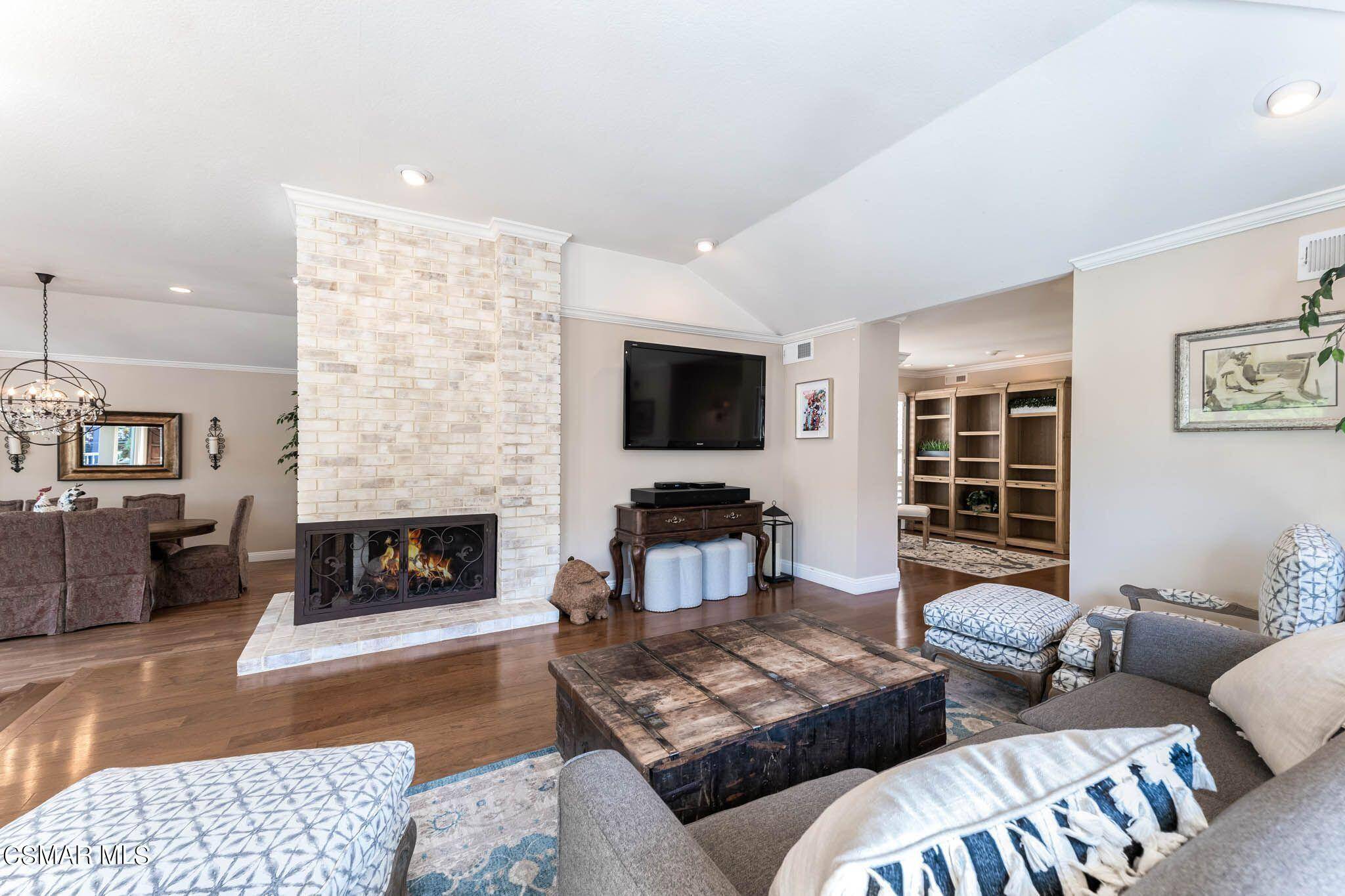 Westlake Village, CA 91361,32146 Oakshore Drive