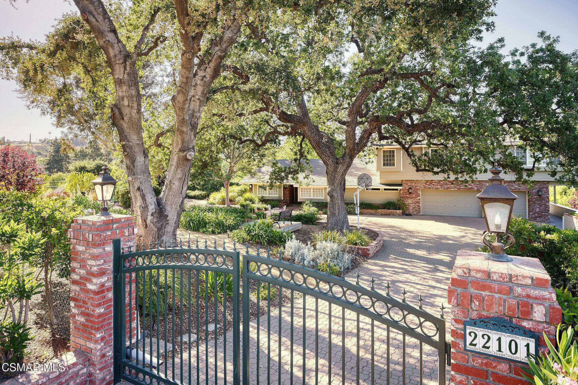 Woodland Hills, CA 91364,22101 Mulholland Drive