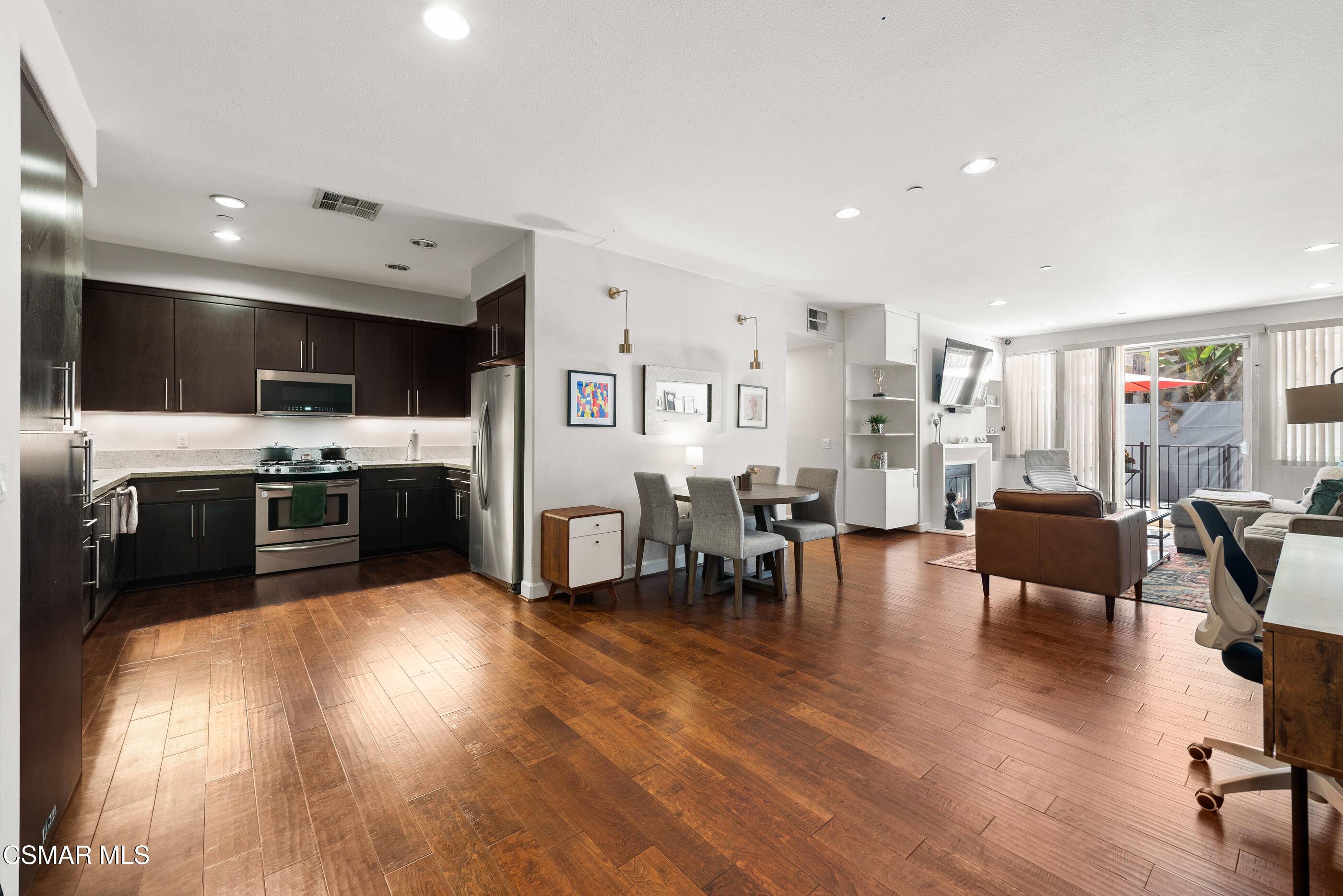 Toluca Lake, CA 91602,10878 Bloomfield Street #107